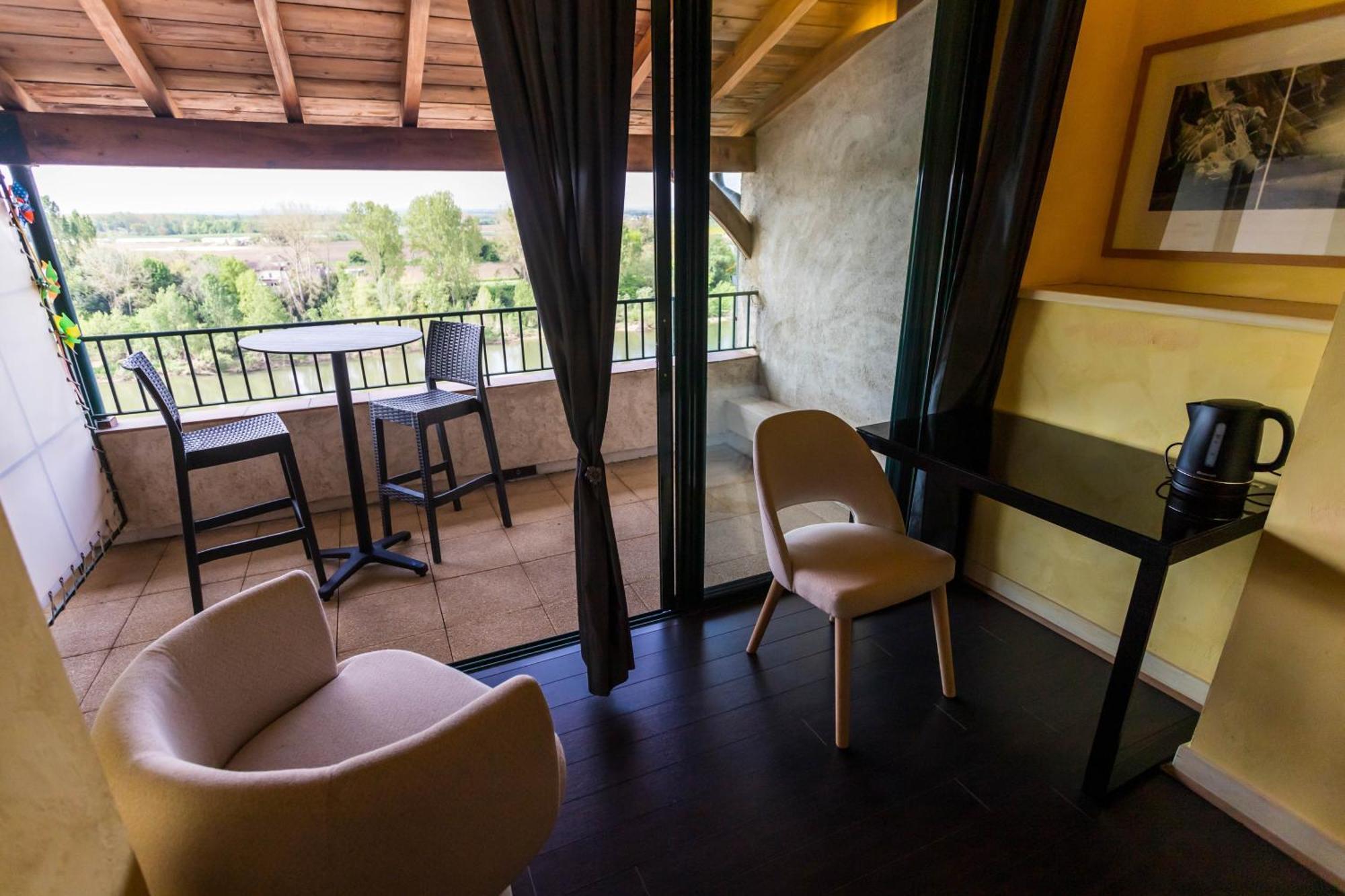 Hotel Restaurant Cote Garonne Le Balcon Des Dames - Tonneins Fauillet Marmande - Vue Panoramique Bord De Garonne Chambres Climatisees Kültér fotó