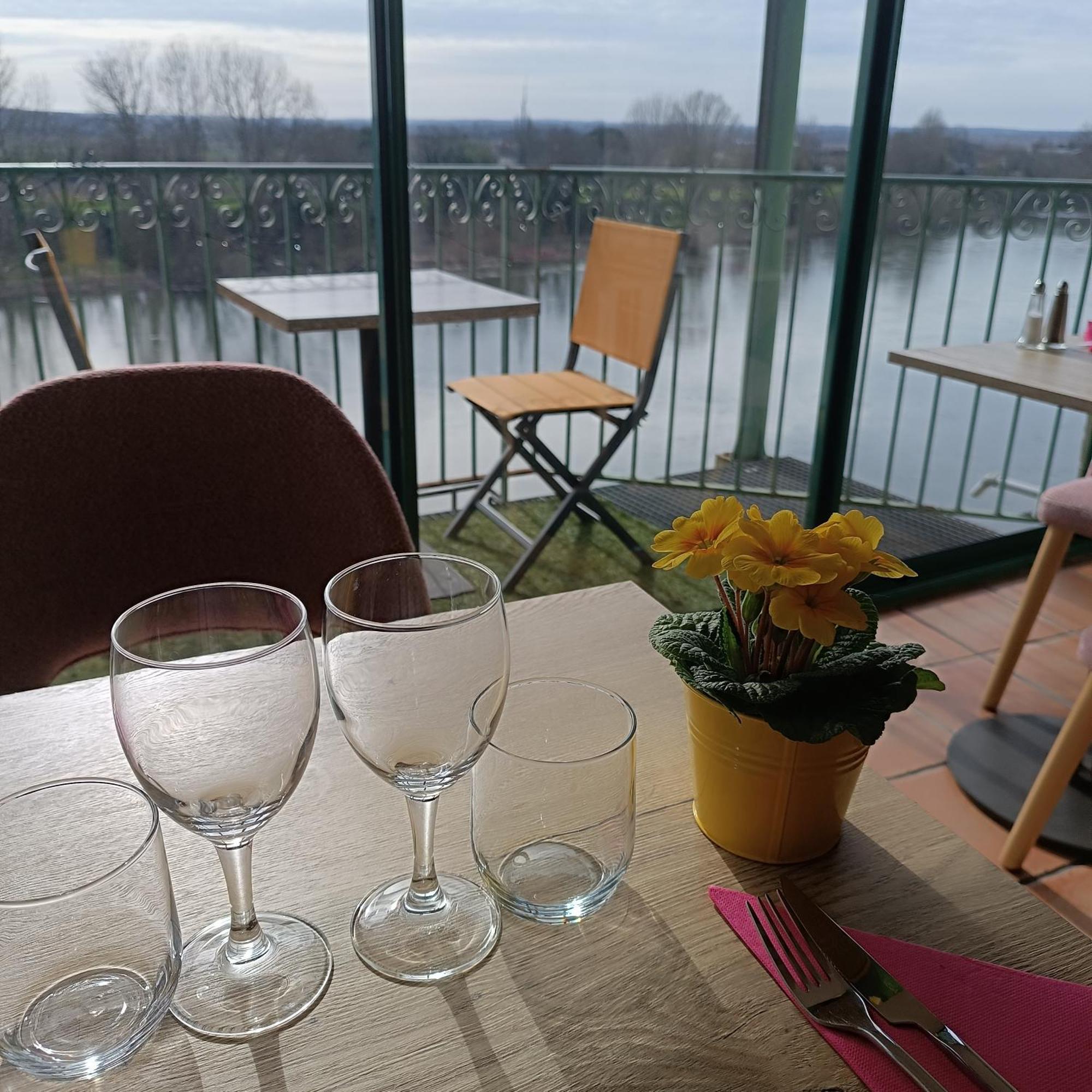 Hotel Restaurant Cote Garonne Le Balcon Des Dames - Tonneins Fauillet Marmande - Vue Panoramique Bord De Garonne Chambres Climatisees Kültér fotó